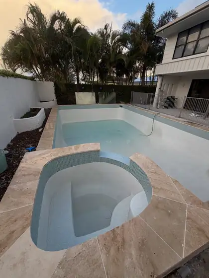 Tallai: custom-cut travertine around the spa