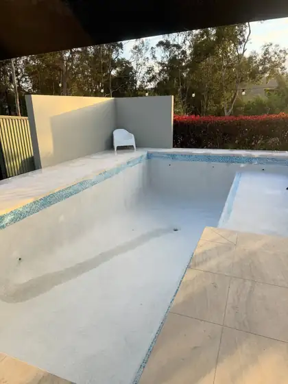 Maudsland: Jewels4pools glass, 50% white / 50% clear