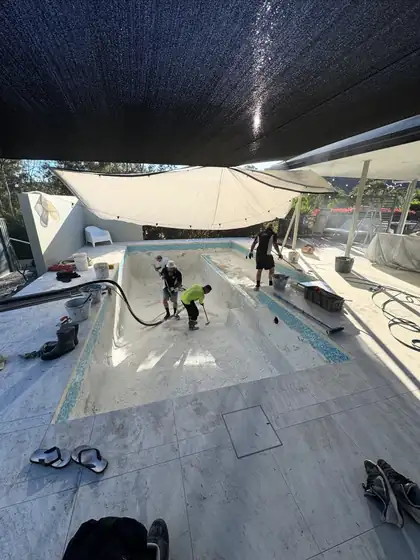 Jewels4pools glass going in