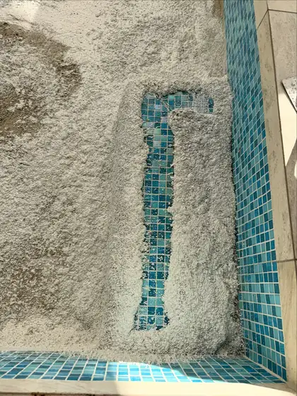 Jewels4pools glass going in